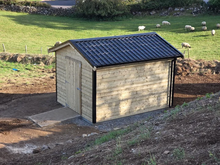 The roof and side cladding seen from above.