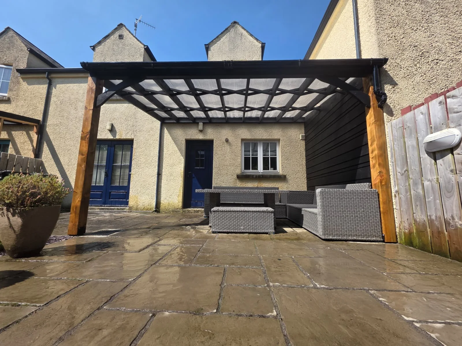 Covered patio pergola